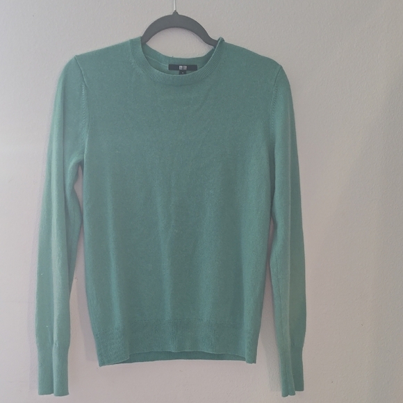 Uniqlo Mint Green Pullover - Picture 1 of 5